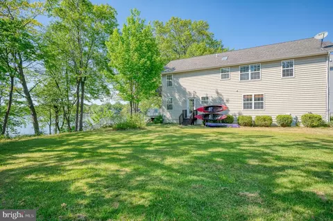 Exterior - 7618 Beach Dr, Pasadena, MD 21122 photo 12 of 15