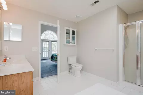 Bath - 7618 Beach Dr, Pasadena, MD 21122 photo 4 of 6
