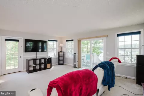 Living - 7618 Beach Dr, Pasadena, MD 21122 photo 4 of 5