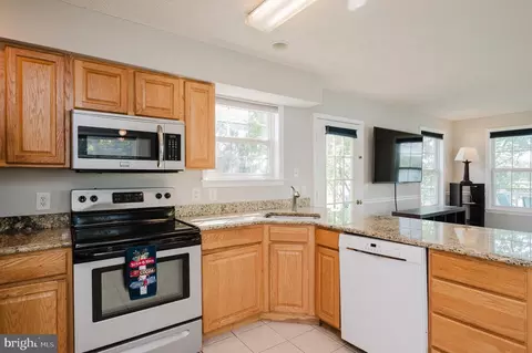 Kitchen - 7618 Beach Dr, Pasadena, MD 21122 photo 5 of 5