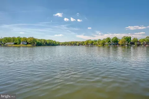View/Area - 7618 Beach Dr, Pasadena, MD 21122 photo 2 of 13
