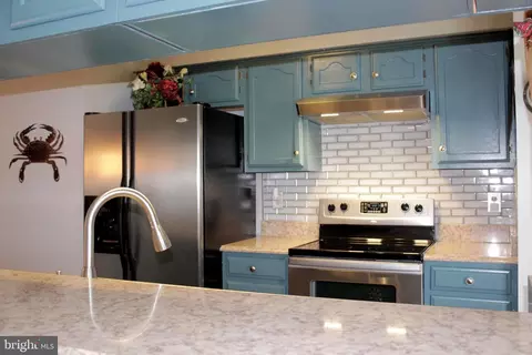 Kitchen - 861 Deering Rd #9G, Pasadena, MD 21122 photo 3 of 5