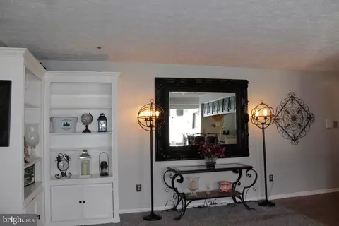 Living - 861 Deering Rd #9G, Pasadena, MD 21122 photo 1 of 4