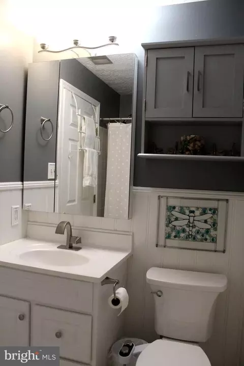 Bath - 861 Deering Rd #9G, Pasadena, MD 21122 photo 3 of 4