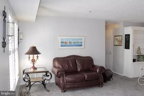 Living - 861 Deering Rd #9G, Pasadena, MD 21122 photo 3 of 4