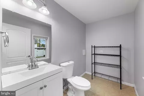 Bath - 10 6th Ave, Baltimore Highlands, MD 21225 photo 3 of 3