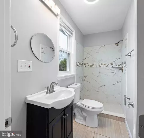 Bath - 10 6th Ave, Baltimore Highlands, MD 21225 photo 2 of 3