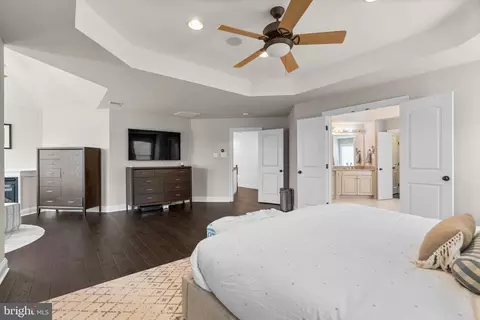 Bedroom - 1604 Bay Head Rd, Annapolis, MD 21409 photo 2 of 10