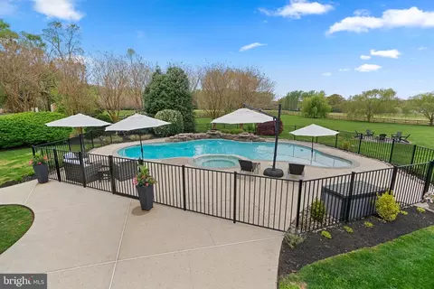 Exterior - 1604 Bay Head Rd, Annapolis, MD 21409 photo 8 of 20