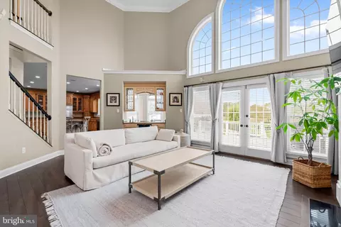 Living - 1604 Bay Head Rd, Annapolis, MD 21409 photo 2 of 9