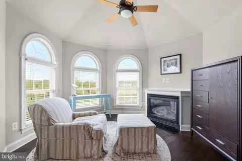 Living - 1604 Bay Head Rd, Annapolis, MD 21409 photo 4 of 9