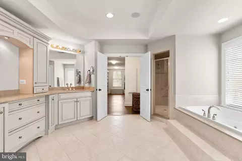 Bath - 1604 Bay Head Rd, Annapolis, MD 21409 photo 2 of 11