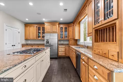Kitchen - 1604 Bay Head Rd, Annapolis, MD 21409 photo 5 of 6