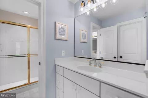 Bath - 1604 Bay Head Rd, Annapolis, MD 21409 photo 9 of 11