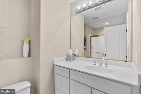 Bath - 1604 Bay Head Rd, Annapolis, MD 21409 photo 7 of 11