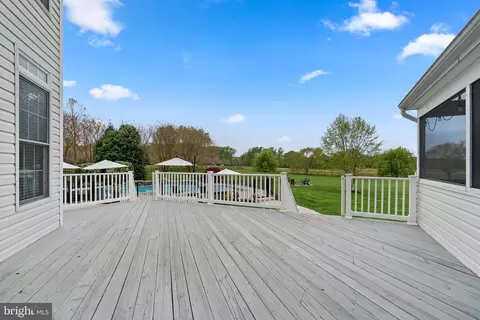 Exterior - 1604 Bay Head Rd, Annapolis, MD 21409 photo 4 of 20