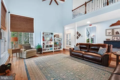 Living - 611 Havenhill Rd, Edgewater, MD 21037 photo 2 of 7