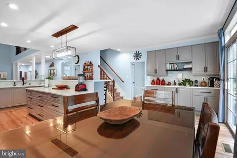 Living - 611 Havenhill Rd, Edgewater, MD 21037 photo 1 of 7