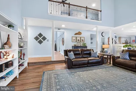Living - 611 Havenhill Rd, Edgewater, MD 21037 photo 4 of 7