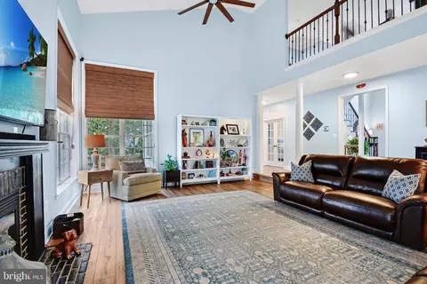Living - 611 Havenhill Rd, Edgewater, MD 21037 photo 5 of 7