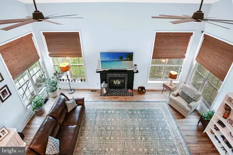 Living - 611 Havenhill Rd, Edgewater, MD 21037 photo 3 of 7