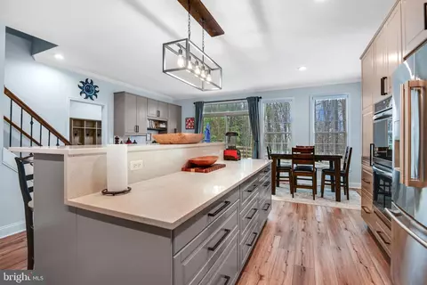 Kitchen - 611 Havenhill Rd, Edgewater, MD 21037 photo 4 of 6