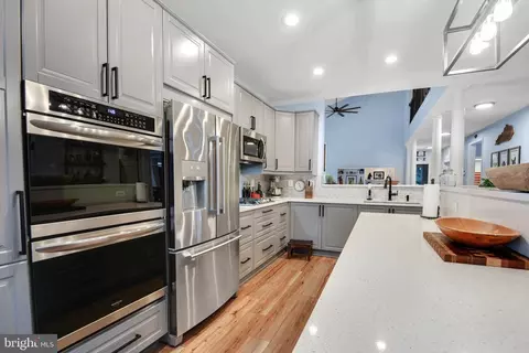 Kitchen - 611 Havenhill Rd, Edgewater, MD 21037 photo 5 of 6