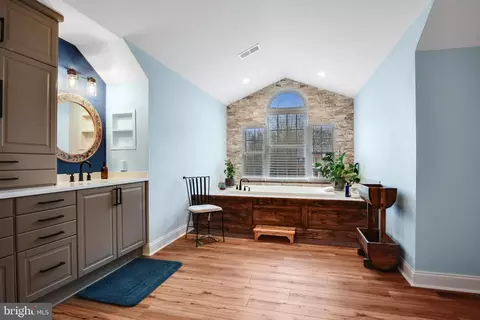 Bath - 611 Havenhill Rd, Edgewater, MD 21037 photo 2 of 6