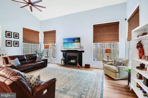 Living - 611 Havenhill Rd, Edgewater, MD 21037 photo 6 of 7