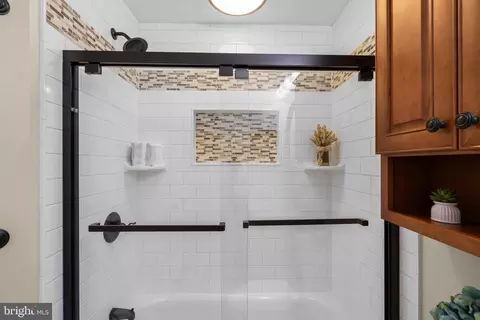 Bath - 403 Kokomo Ct, Laurel, MD 20724 photo 5 of 6