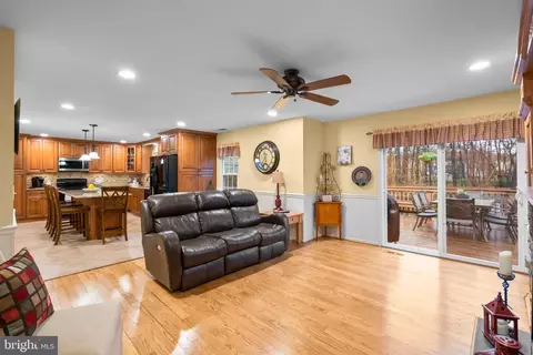 Living - 403 Kokomo Ct, Laurel, MD 20724 photo 2 of 7