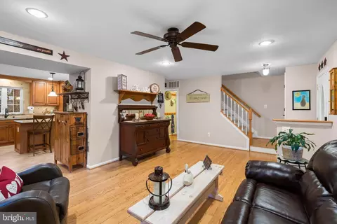Living - 403 Kokomo Ct, Laurel, MD 20724 photo 6 of 7