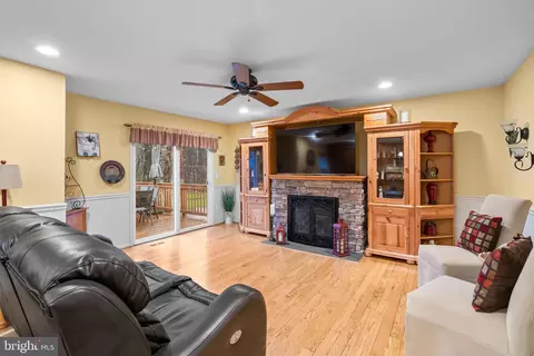 Living - 403 Kokomo Ct, Laurel, MD 20724 photo 1 of 7