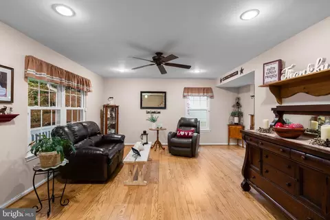 Living - 403 Kokomo Ct, Laurel, MD 20724 photo 4 of 7