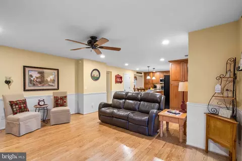 Living - 403 Kokomo Ct, Laurel, MD 20724 photo 3 of 7