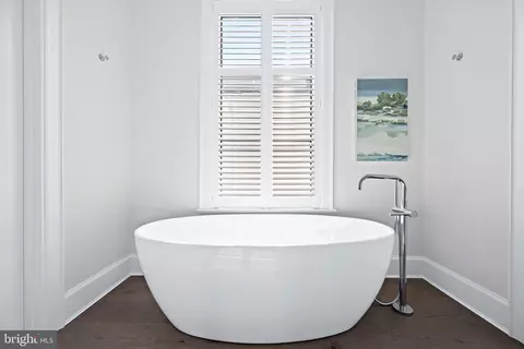 Bath - 279 State St, Annapolis, MD 21403 photo 1 of 1