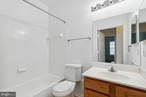 Bath - 1606 Fallowfield Ct, Crofton, MD 21114 photo 1 of 5