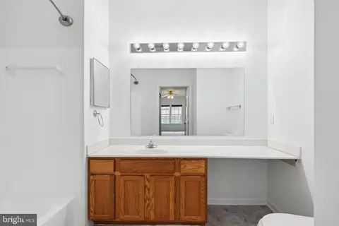 Bath - 1606 Fallowfield Ct, Crofton, MD 21114 photo 3 of 5