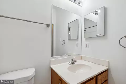 Bath - 1606 Fallowfield Ct, Crofton, MD 21114 photo 2 of 5
