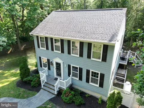 7904 Riverside Dr, Pasadena, MD 21122