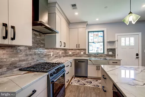 Kitchen - 1831 Cremen Rd, Pasadena, MD 21122 photo 9 of 13