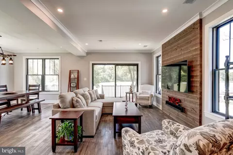 Living - 1831 Cremen Rd, Pasadena, MD 21122 photo 2 of 6