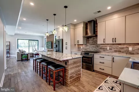 Kitchen - 1831 Cremen Rd, Pasadena, MD 21122 photo 2 of 13