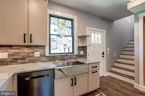 Kitchen - 1831 Cremen Rd, Pasadena, MD 21122 photo 10 of 13