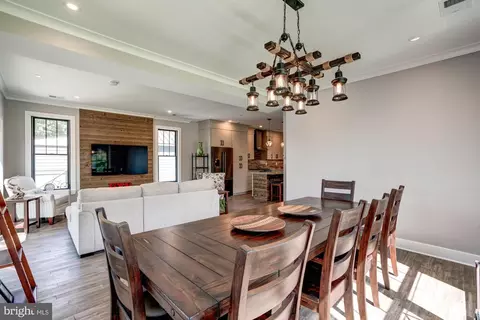 Dining - 1831 Cremen Rd, Pasadena, MD 21122 photo 3 of 4