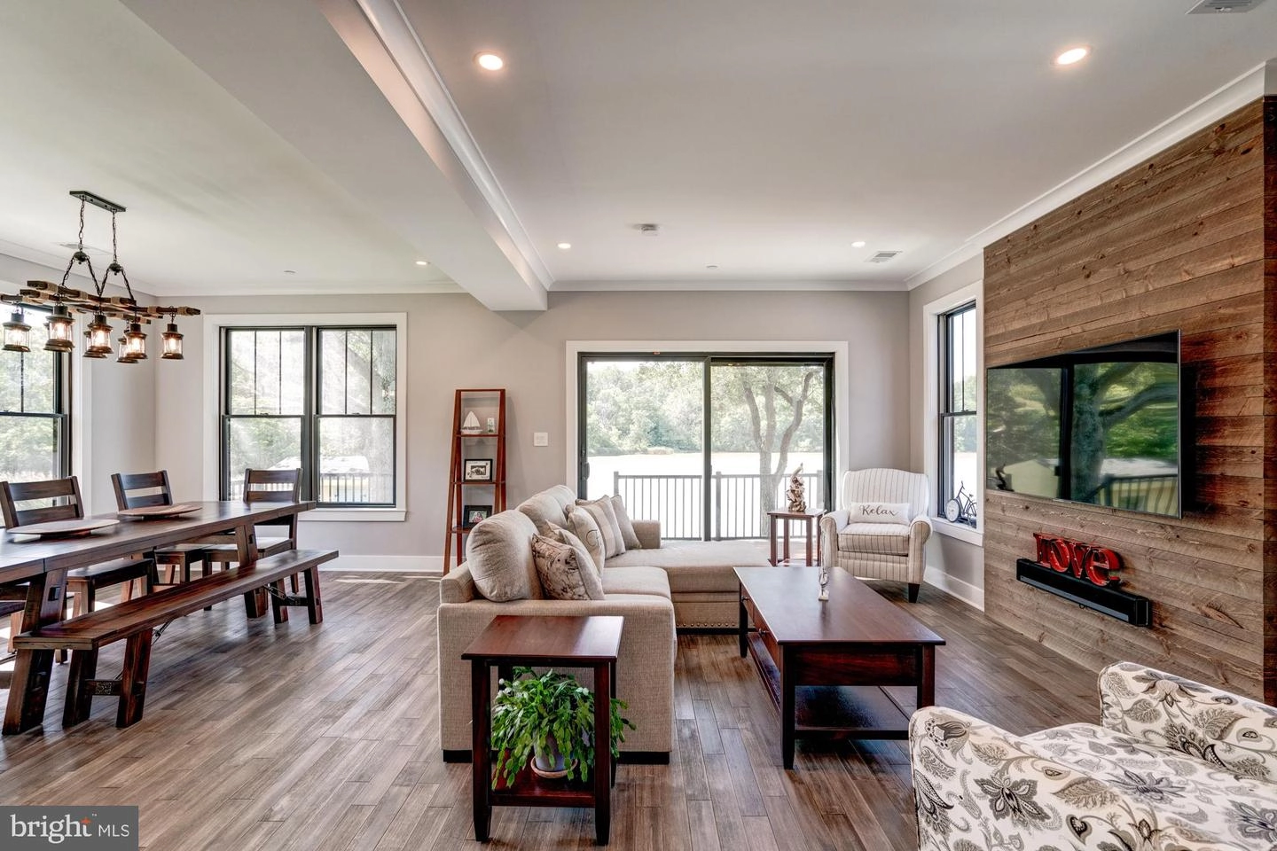Living - 1831 Cremen Rd, Pasadena, MD 21122 photo 4 of 6