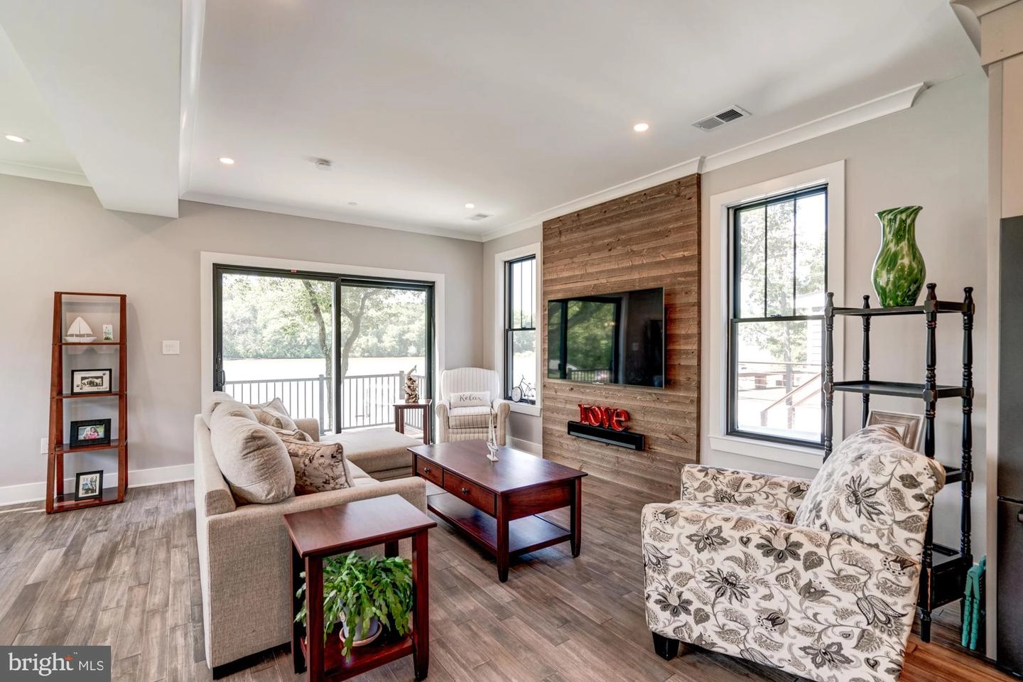 Living - 1831 Cremen Rd, Pasadena, MD 21122 photo 1 of 6