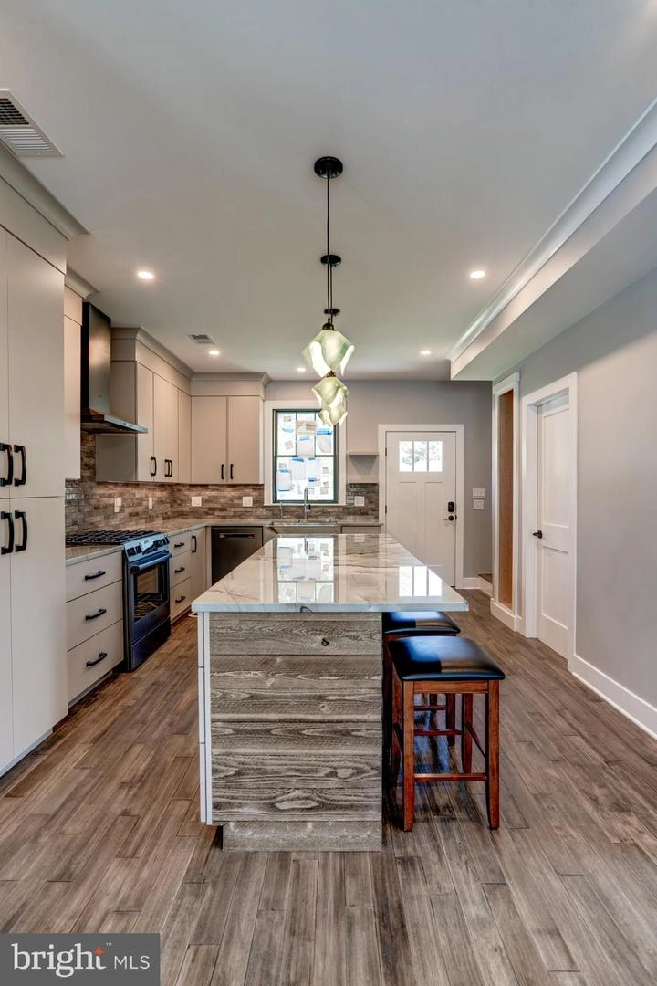 Kitchen - 1831 Cremen Rd, Pasadena, MD 21122 photo 7 of 13