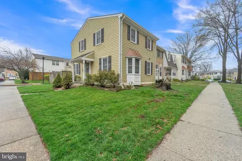 1707 Foxdale Ct #174, Crofton, MD 21114
