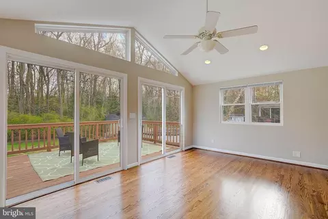 Living - 1410 Pennington Ct, Edgewater, MD 21037 photo 2 of 7